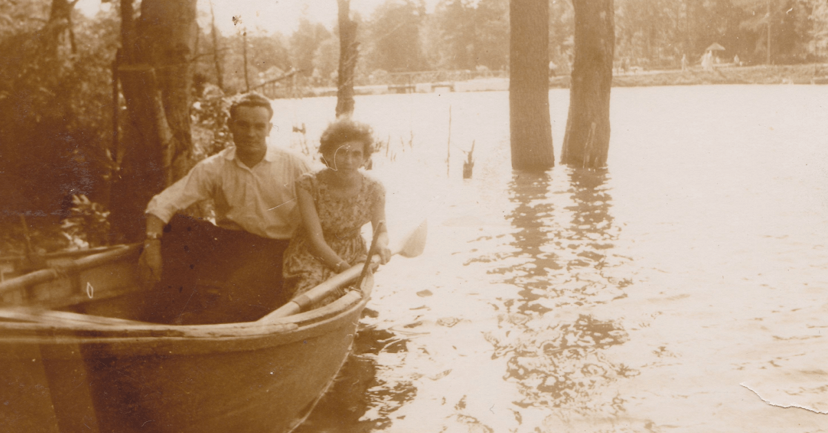 Rarely-Seen Photos That Seem Ordinary Until You Know Who’s Pictured